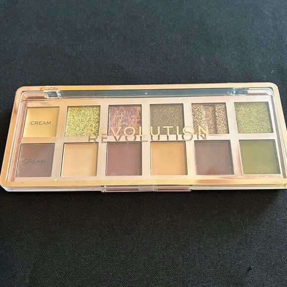 🦋 Makeup Revolution Icon Eyeshadow Palette The Eternal Icon Green New - Picture 2 of 7